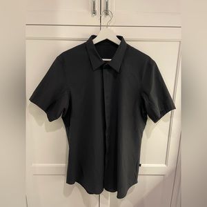 Lululemon Men’s Large black short sleeve shirt